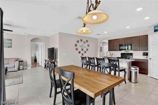 3425 Cancun CT, Cape Coral, FL 33909