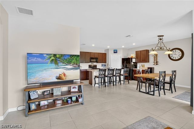 3425 Cancun CT, Cape Coral, FL 33909