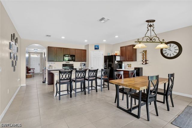 3425 Cancun CT, Cape Coral, FL 33909