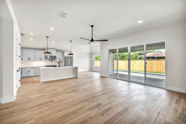 8209 Polar DR, Austin, TX 78757
