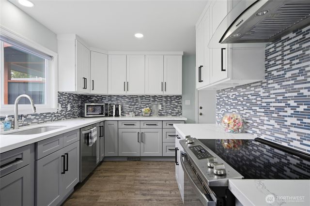 18534 55th Avenue NE, Kenmore, WA 98028