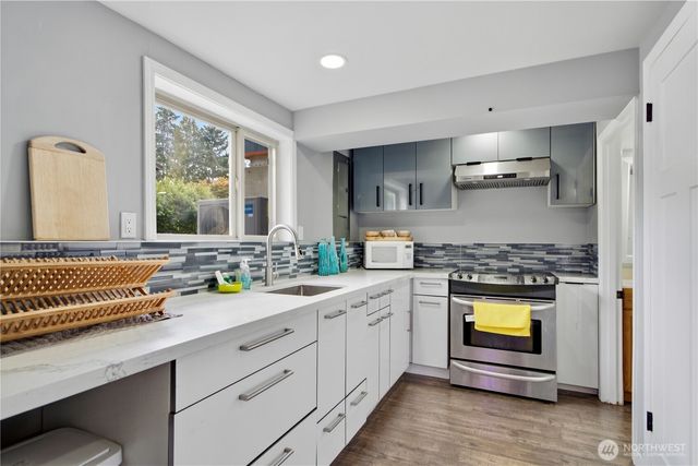 18534 55th Avenue NE, Kenmore, WA 98028