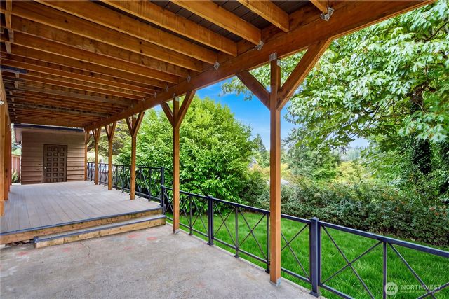 18534 55th Avenue NE, Kenmore, WA 98028