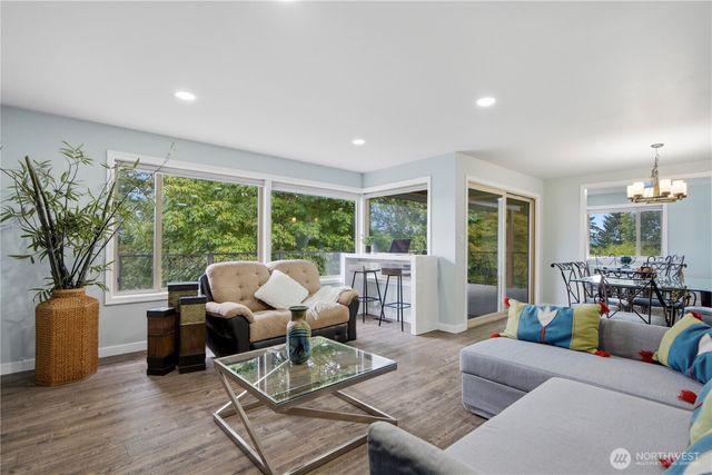 18534 55th Avenue NE, Kenmore, WA 98028