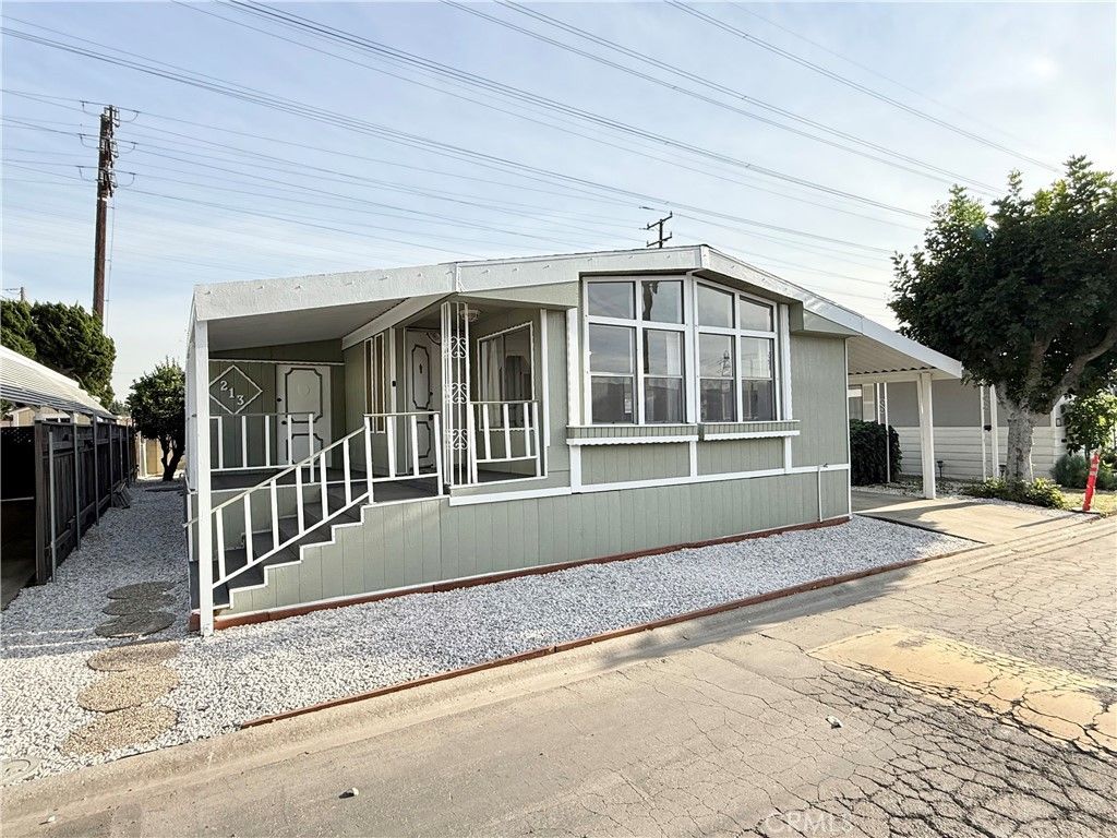 Image 1 of property listing at 3595 Santa Fe Avenue 213, Long Beach, CA 90810