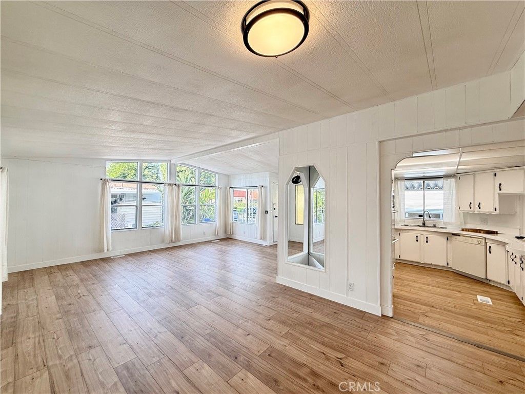 Image 12 of property listing at 3595 Santa Fe Avenue 213, Long Beach, CA 90810