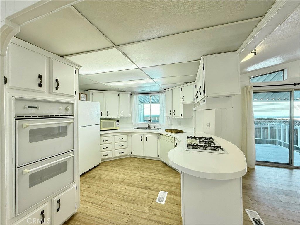 Image 13 of property listing at 3595 Santa Fe Avenue 213, Long Beach, CA 90810