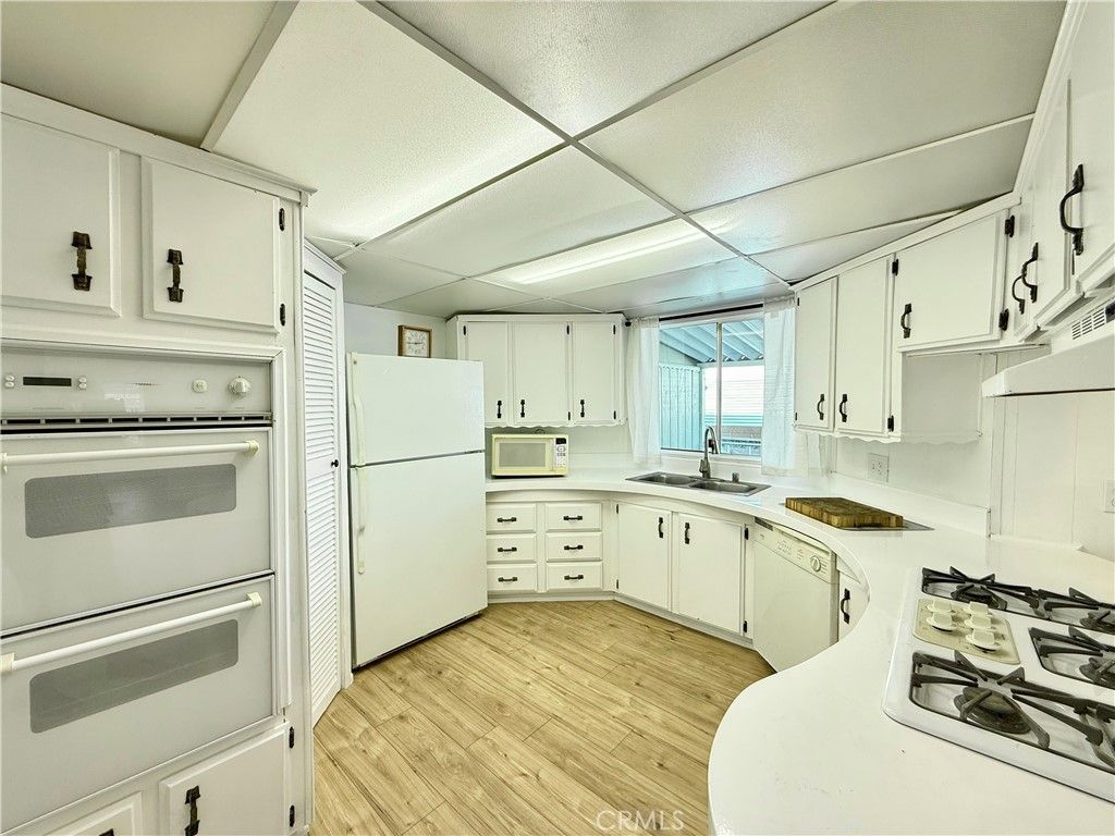 Image 14 of property listing at 3595 Santa Fe Avenue 213, Long Beach, CA 90810