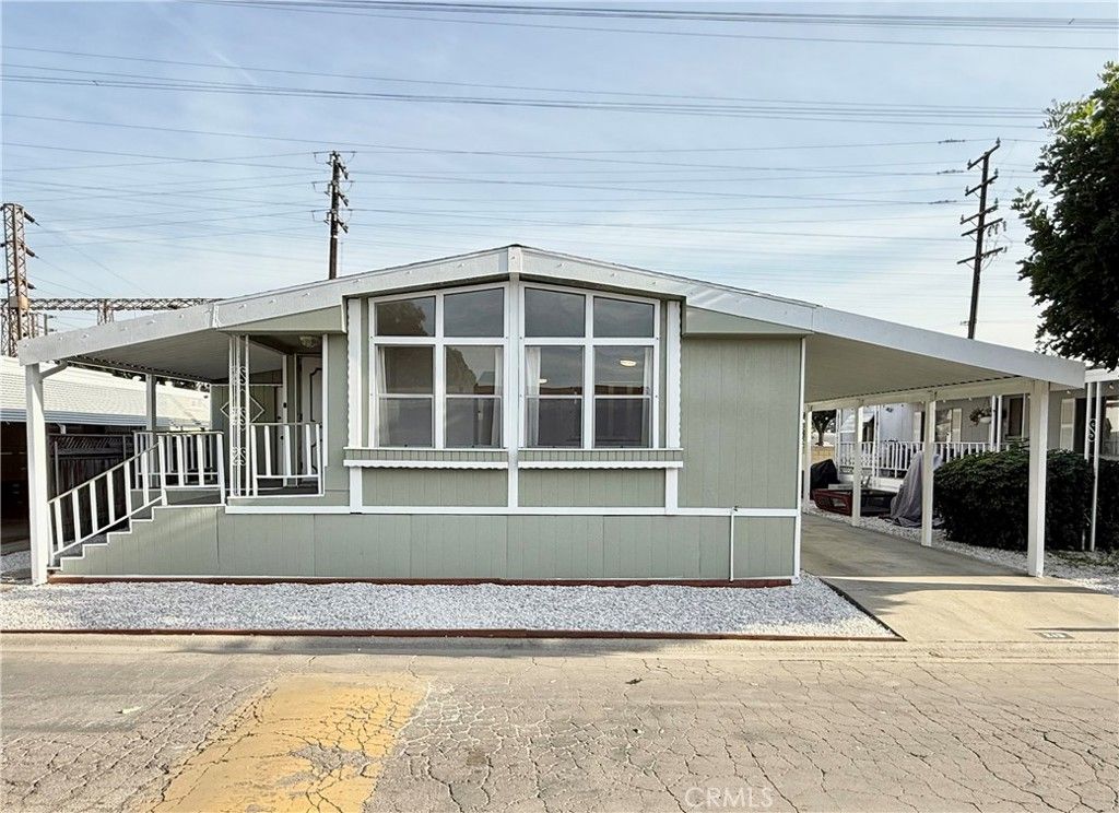 Image 2 of property listing at 3595 Santa Fe Avenue 213, Long Beach, CA 90810