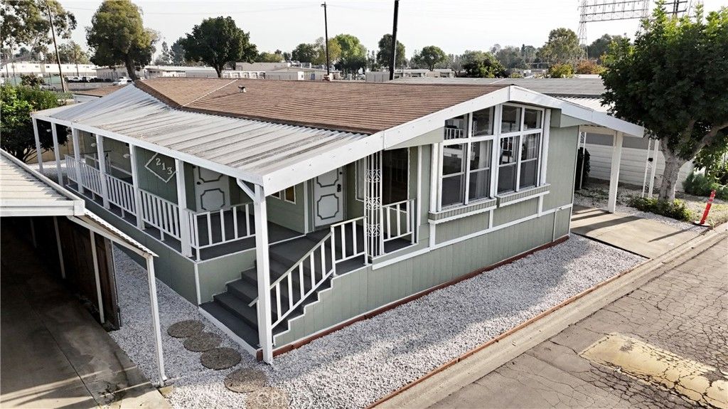 Image 3 of property listing at 3595 Santa Fe Avenue 213, Long Beach, CA 90810