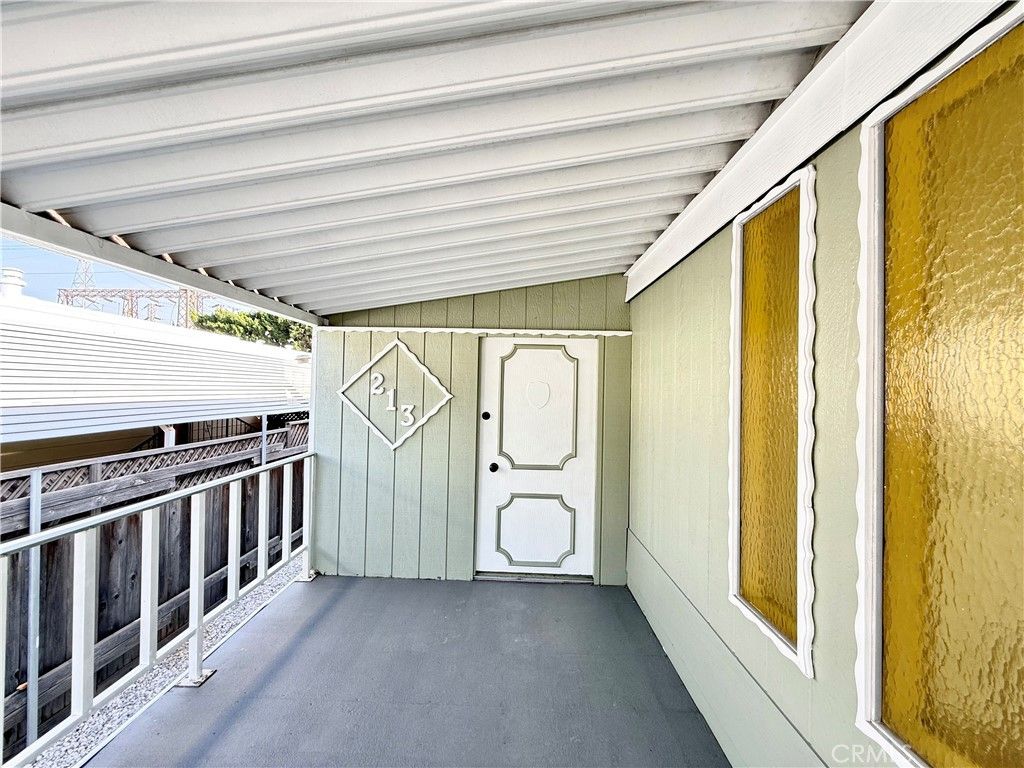 Image 5 of property listing at 3595 Santa Fe Avenue 213, Long Beach, CA 90810