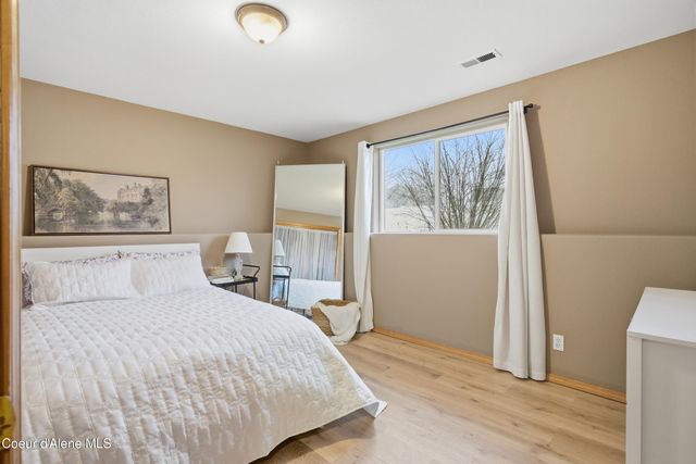 1049 N Bainbridge St, Post Falls, ID 83854