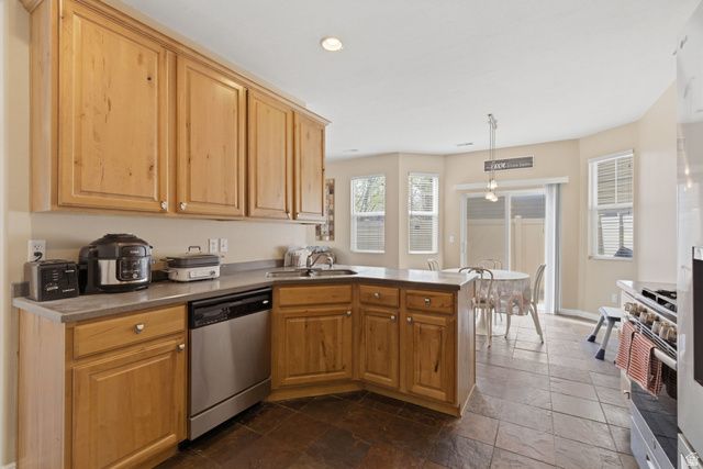 13534 S SKIPPERLING LN, Riverton, UT 84096