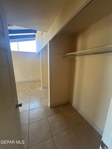 212 CRESTMONT Drive, El Paso, TX 79912