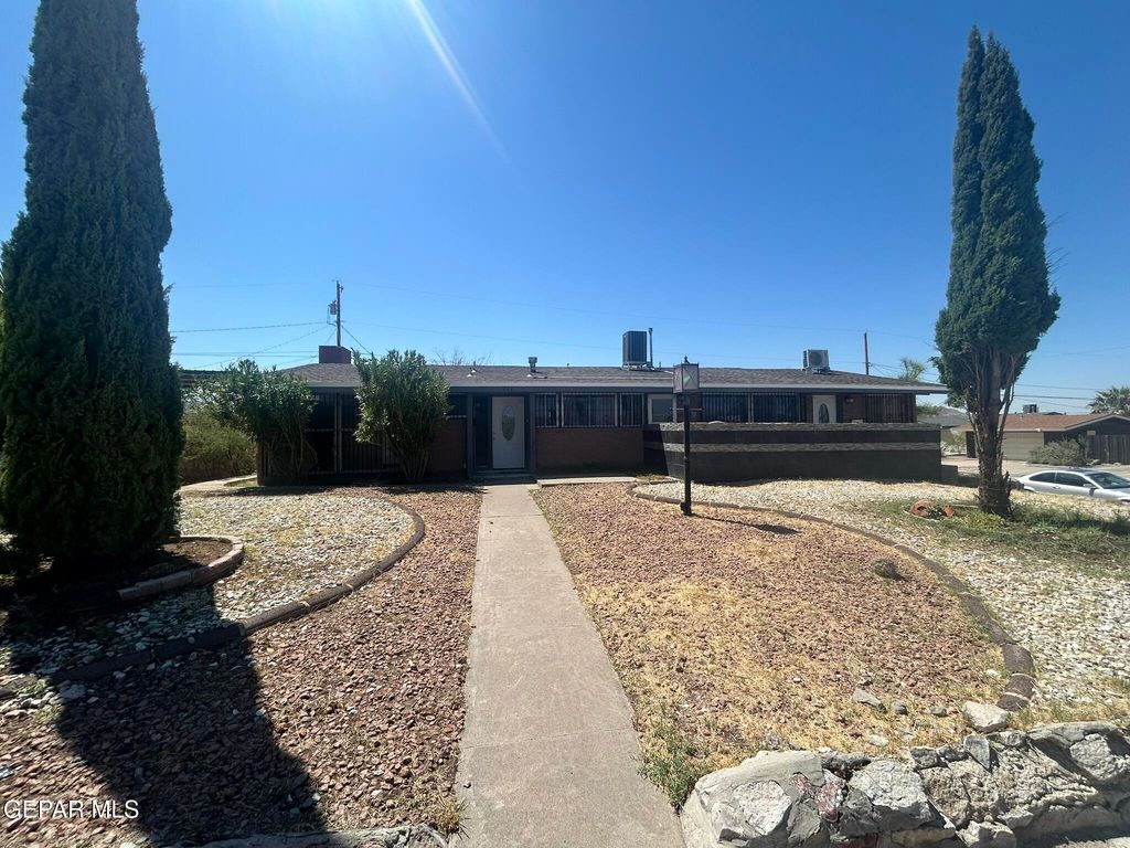 212 CRESTMONT Drive, El Paso, TX 79912