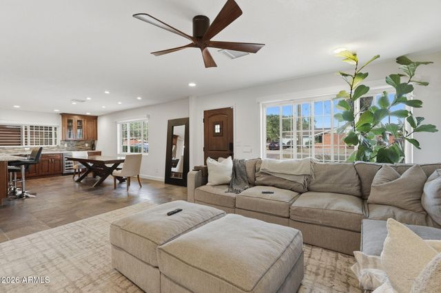 8307 E CLARENDON Avenue, Scottsdale, AZ 85251