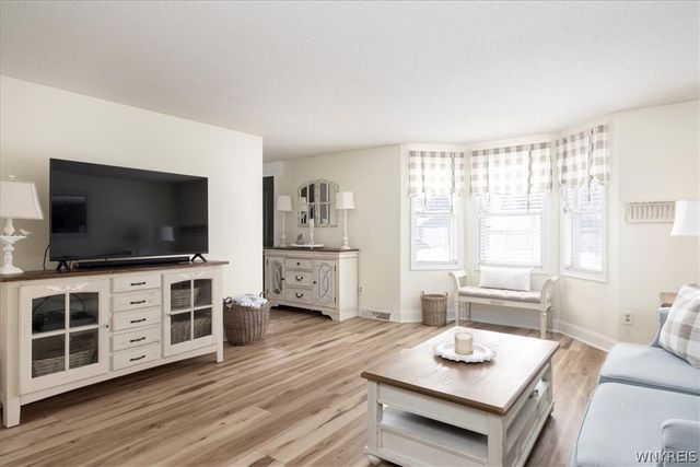 64 Oakwood Terrace, North Tonawanda, NY 14120