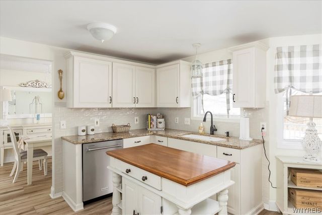 64 Oakwood Terrace, North Tonawanda, NY 14120