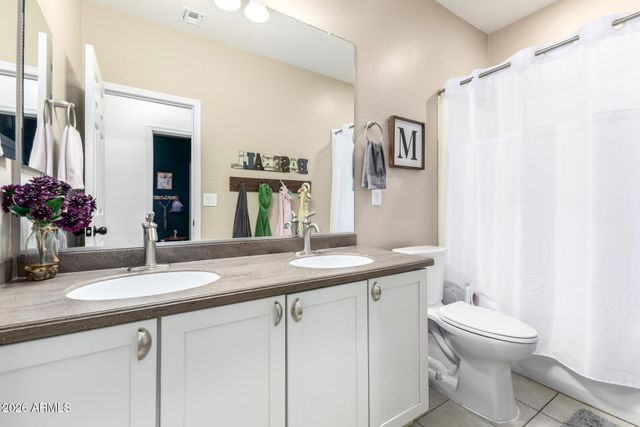 1656 W CAVEDALE Drive, Phoenix, AZ 85085