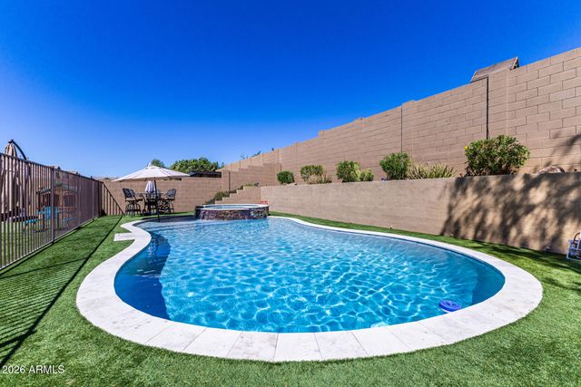 1656 W CAVEDALE Drive, Phoenix, AZ 85085