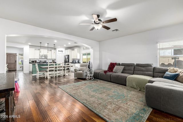 1656 W CAVEDALE Drive, Phoenix, AZ 85085