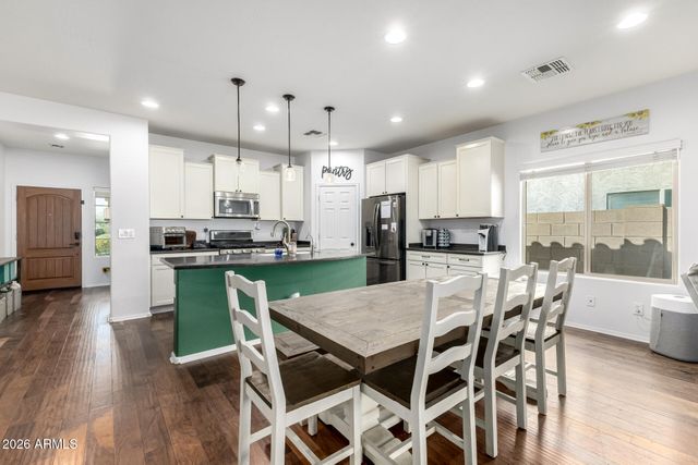 1656 W CAVEDALE Drive, Phoenix, AZ 85085