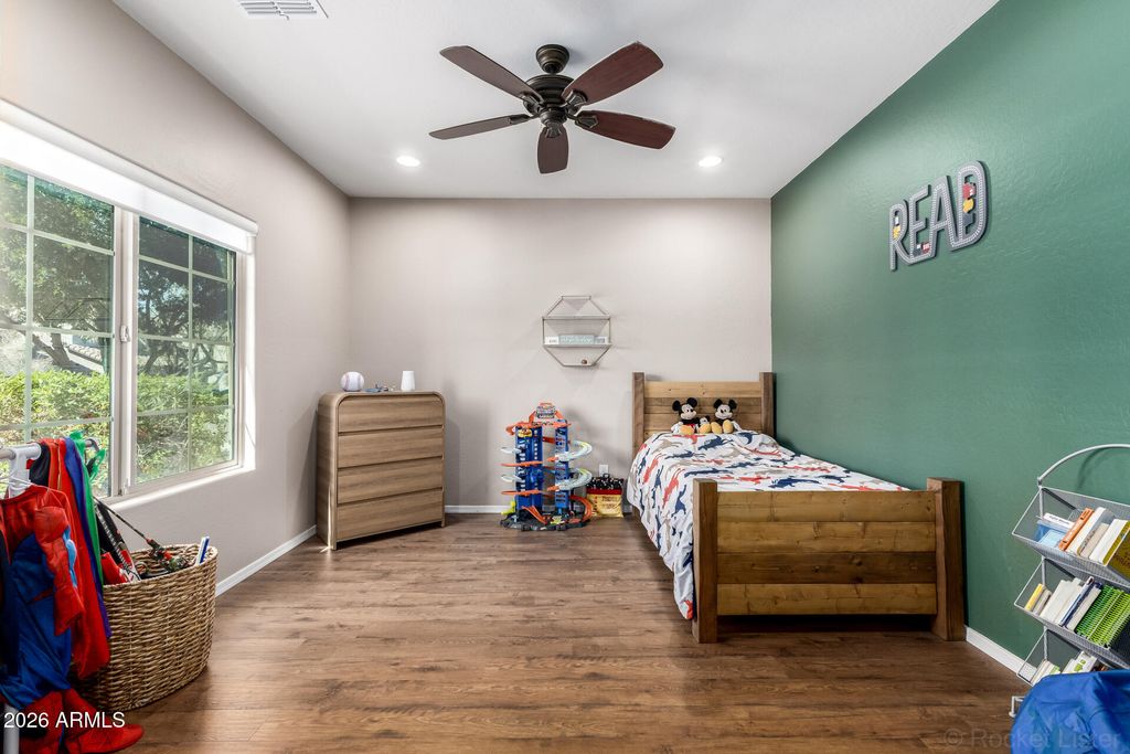 Image 14 of property listing at 1656 W CAVEDALE Drive, Phoenix, AZ 85085