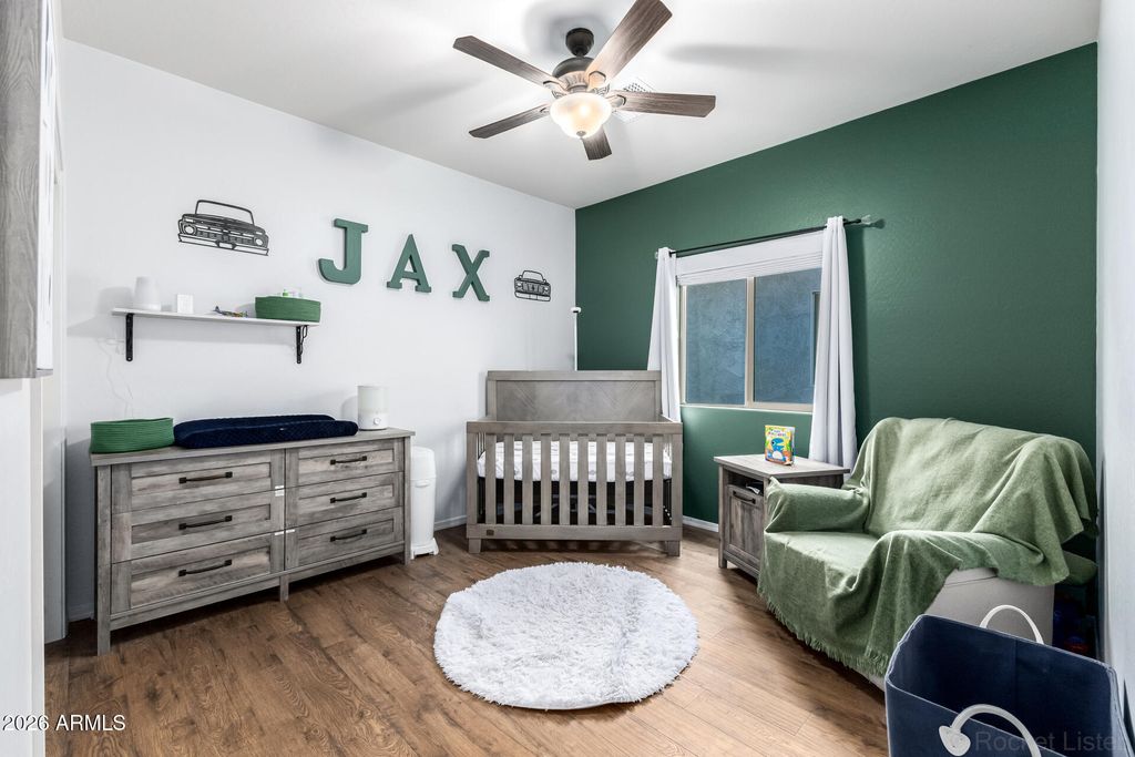 Image 18 of property listing at 1656 W CAVEDALE Drive, Phoenix, AZ 85085