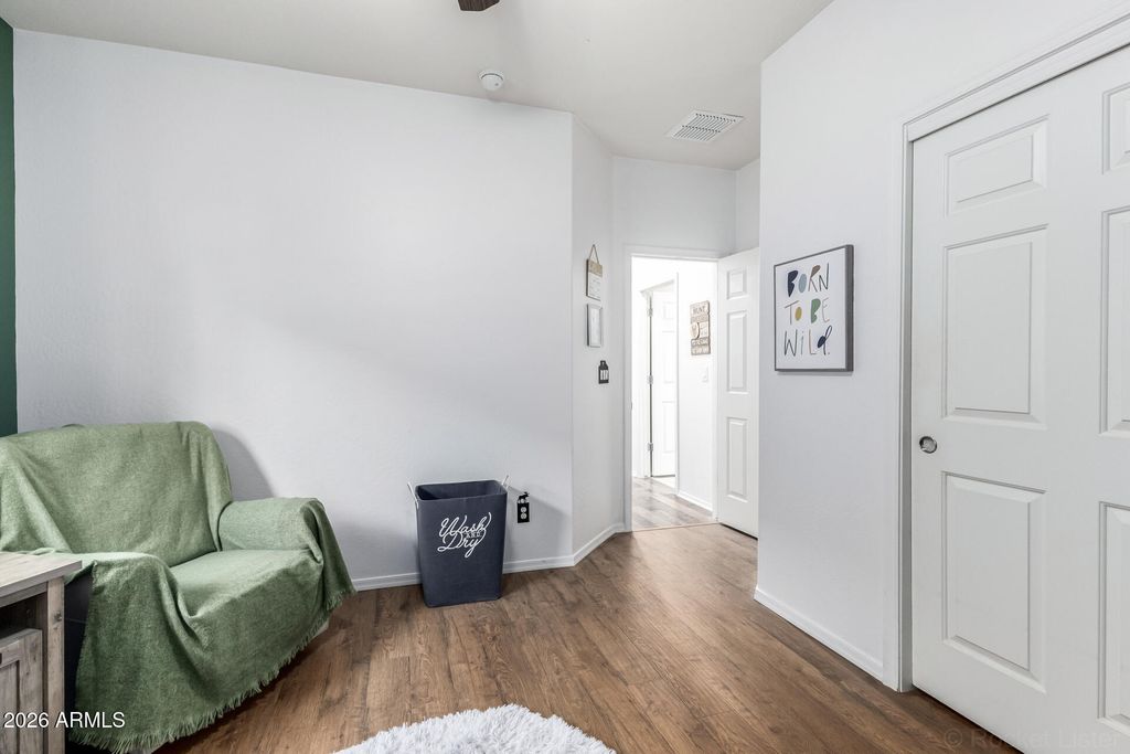 Image 19 of property listing at 1656 W CAVEDALE Drive, Phoenix, AZ 85085