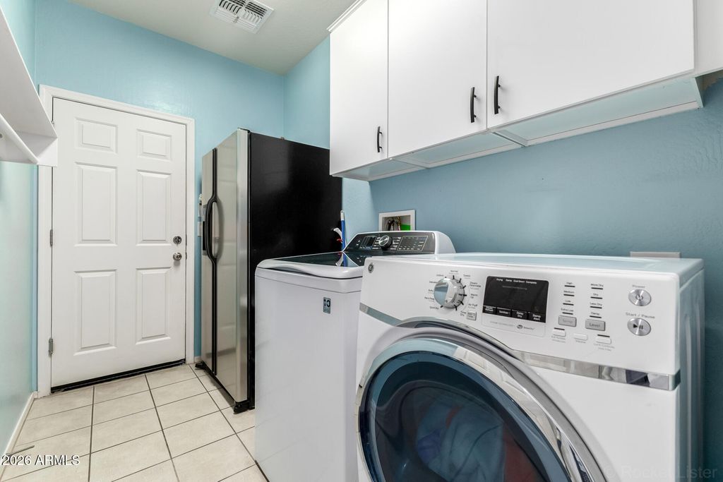 Image 21 of property listing at 1656 W CAVEDALE Drive, Phoenix, AZ 85085