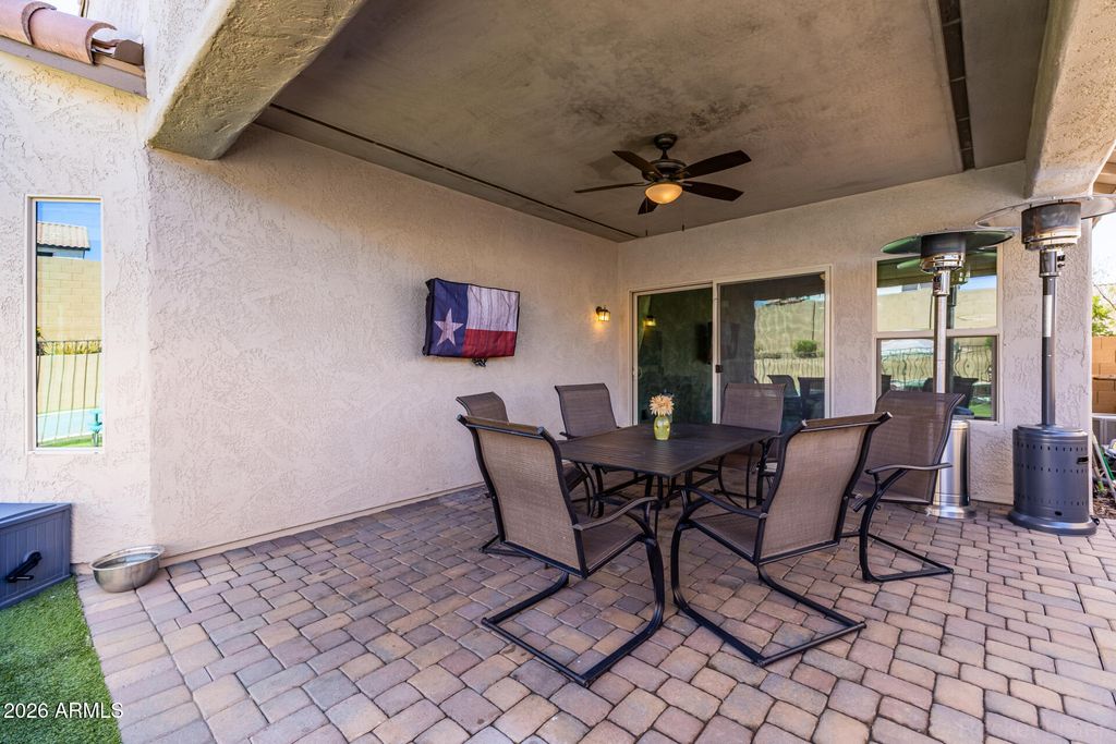 Image 26 of property listing at 1656 W CAVEDALE Drive, Phoenix, AZ 85085