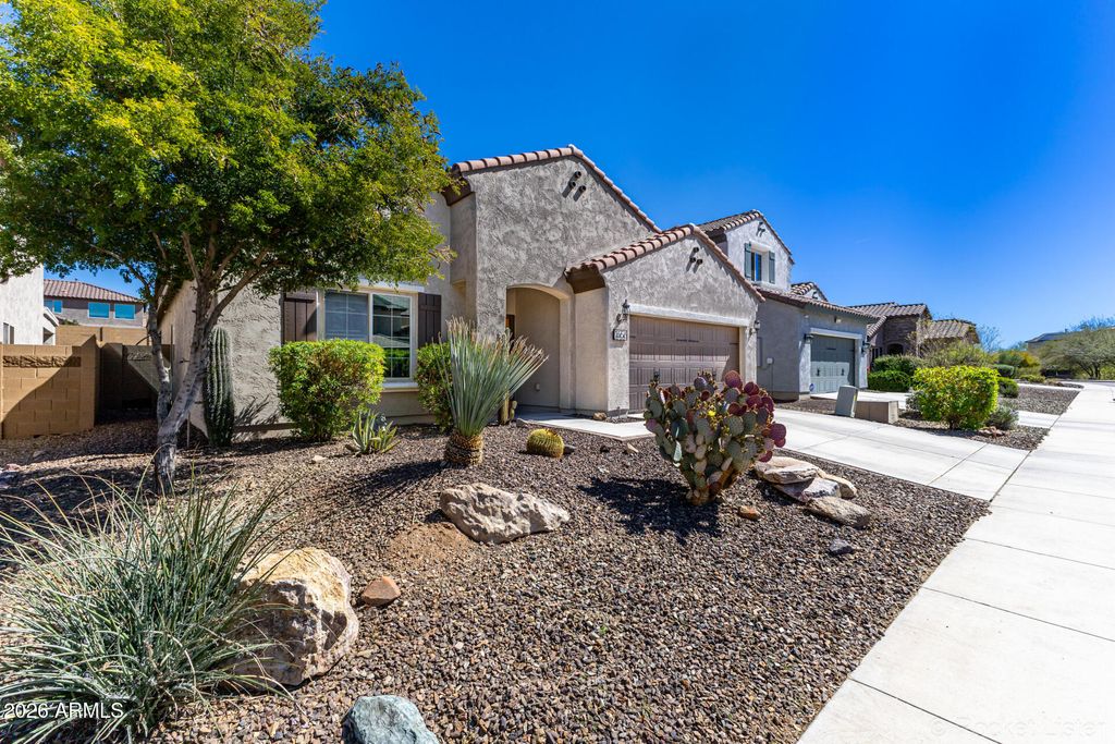 Image 27 of property listing at 1656 W CAVEDALE Drive, Phoenix, AZ 85085