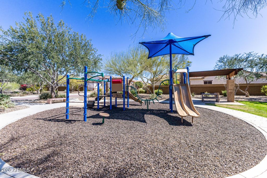 Image 29 of property listing at 1656 W CAVEDALE Drive, Phoenix, AZ 85085