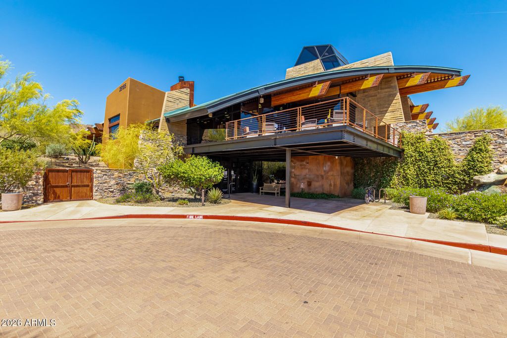 Image 41 of property listing at 1656 W CAVEDALE Drive, Phoenix, AZ 85085