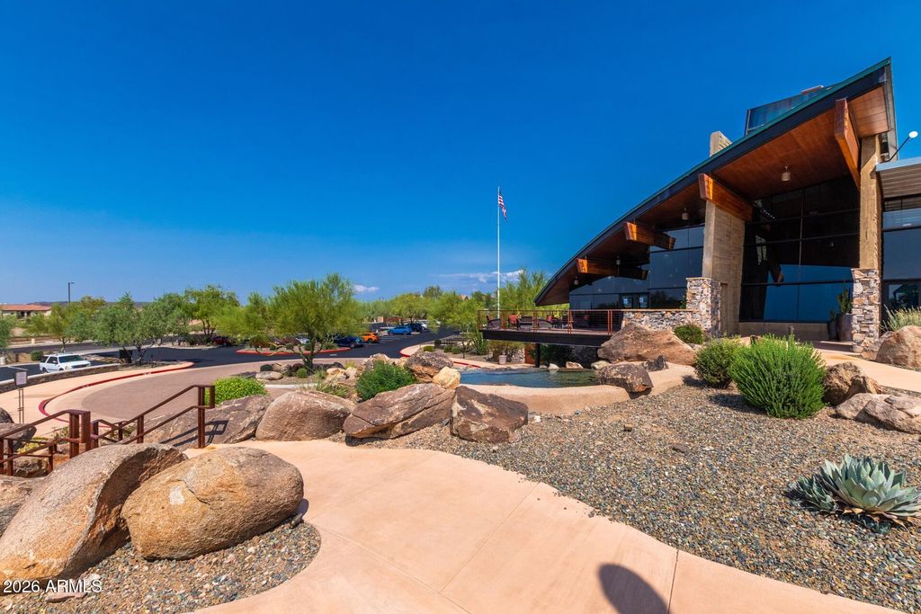 Image 42 of property listing at 1656 W CAVEDALE Drive, Phoenix, AZ 85085