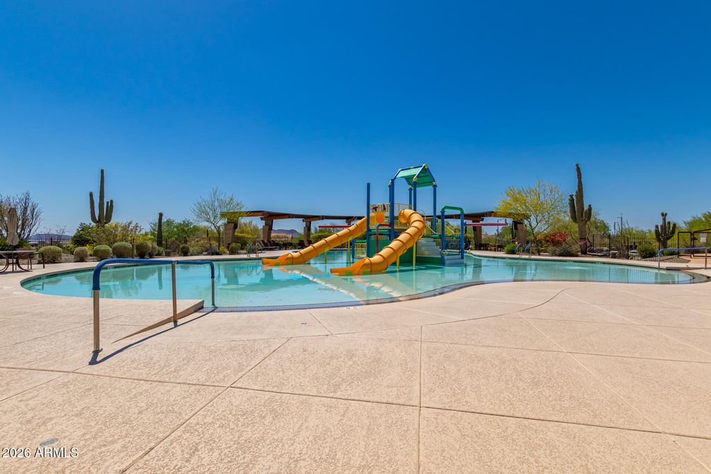 Image 48 of property listing at 1656 W CAVEDALE Drive, Phoenix, AZ 85085