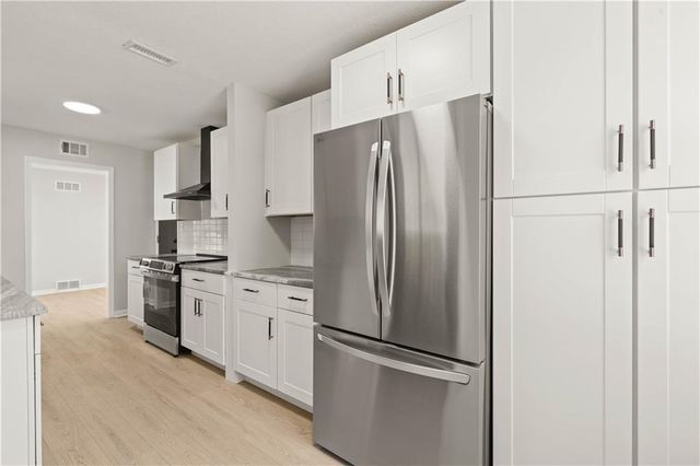 7652 High Drive, Prairie Village, KS 66208