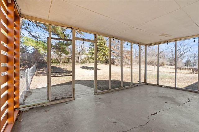 7652 High Drive, Prairie Village, KS 66208