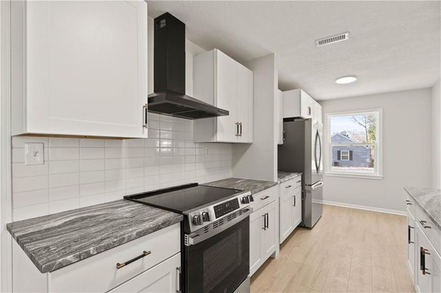 7652 High Drive, Prairie Village, KS 66208