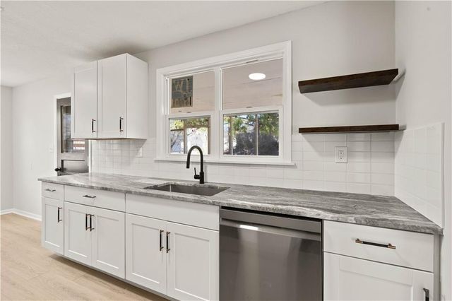 7652 High Drive, Prairie Village, KS 66208