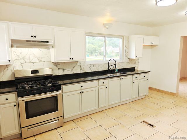6270 Hunt Street, Romulus, MI 48174