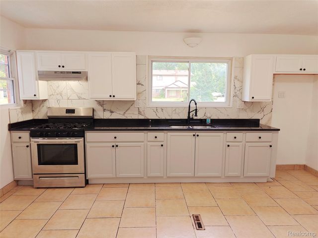 6270 Hunt Street, Romulus, MI 48174