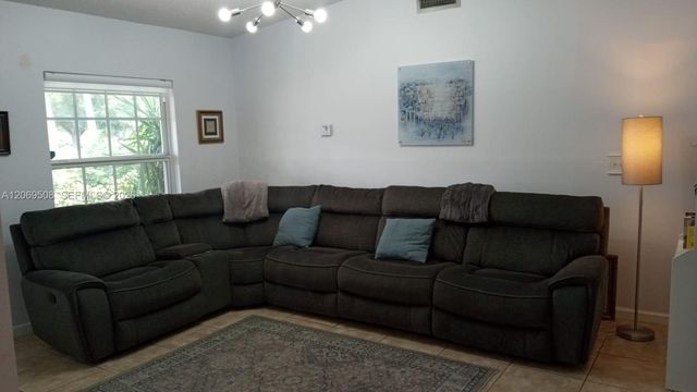 6645 Franklin Street 1, Hollywood, FL 33024
