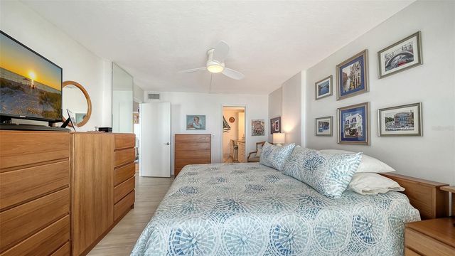 19 WHISPERING SANDS DRIVE 1104, Sarasota, FL 34242