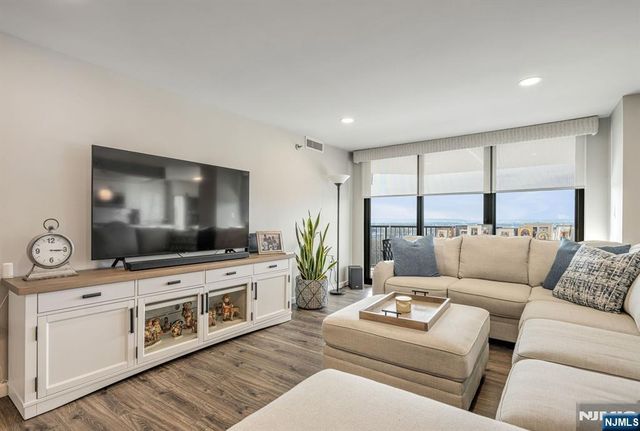 245 Prospect Avenue 14D, Hackensack, NJ 07601