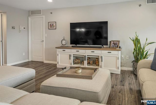 245 Prospect Avenue 14D, Hackensack, NJ 07601