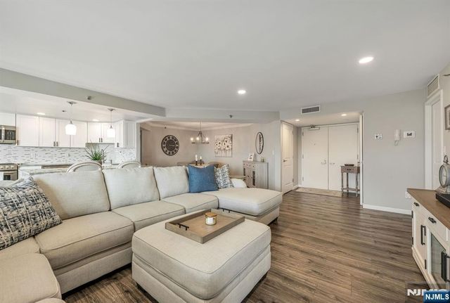 245 Prospect Avenue 14D, Hackensack, NJ 07601