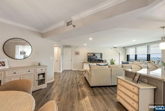 245 Prospect Avenue 14D, Hackensack, NJ 07601