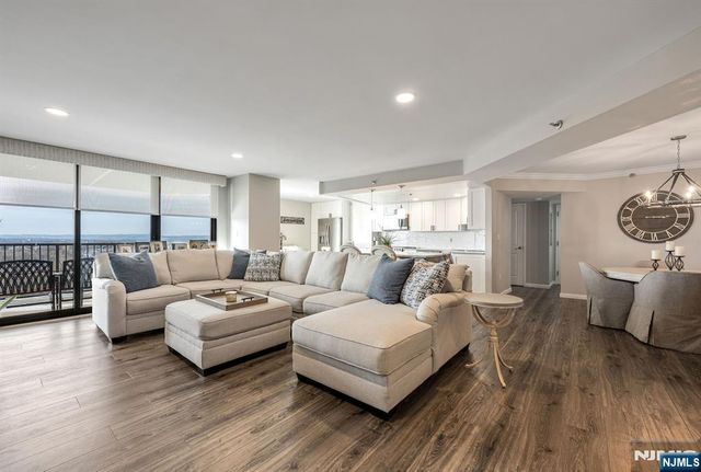 245 Prospect Avenue 14D, Hackensack, NJ 07601