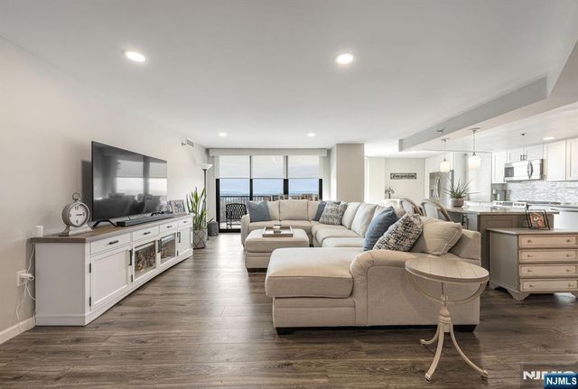 245 Prospect Avenue 14D, Hackensack, NJ 07601